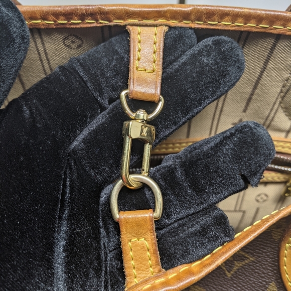 LOUIS VUITTON Neverfull GM Shoulder Bag - Picture 11 of 16